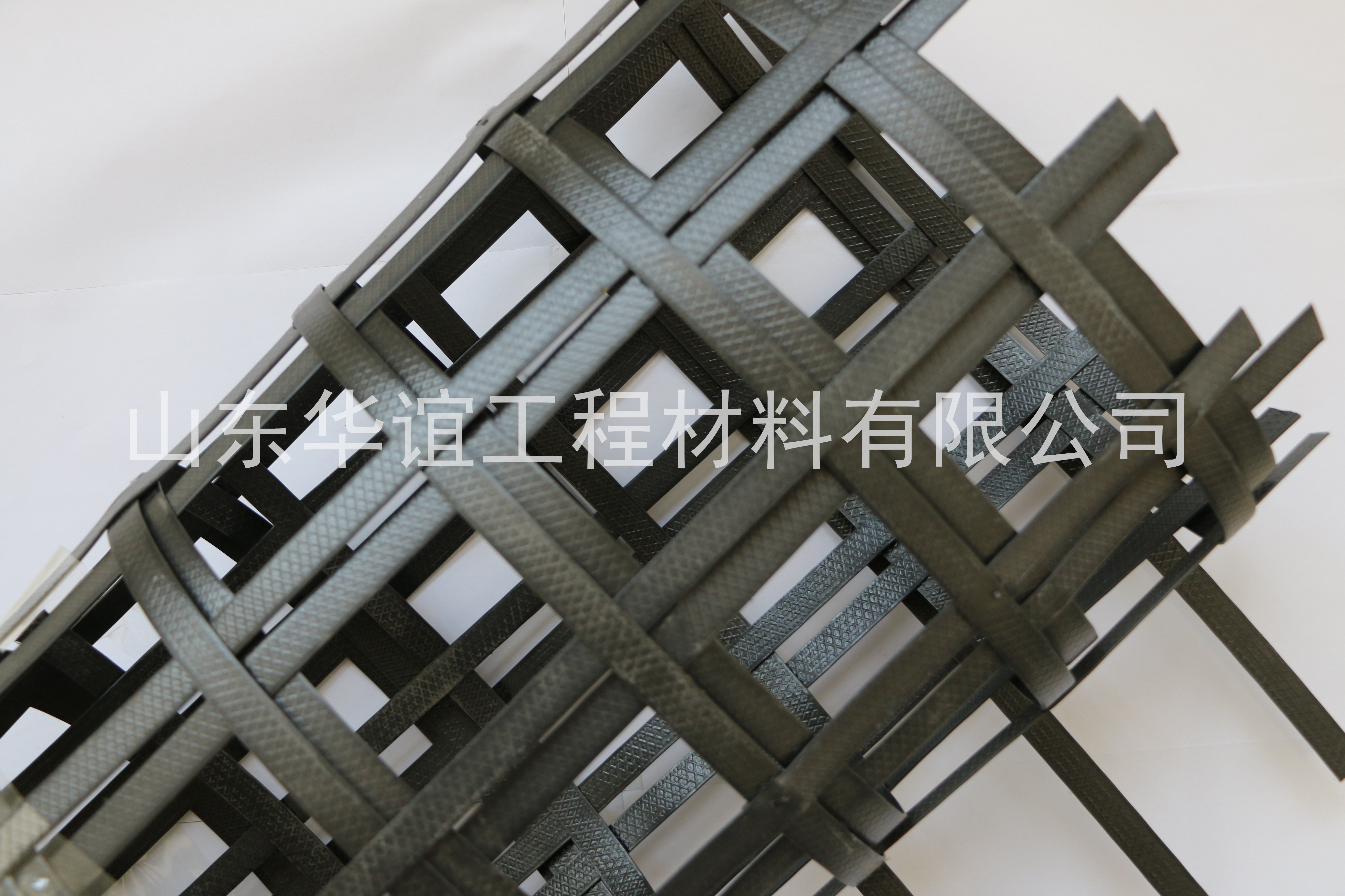 河北鋼塑土工格柵的工程優(yōu)勢(shì)體現(xiàn)在哪些方面？